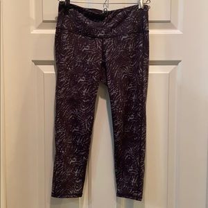 Athleta Chaturanga Capri Leggings